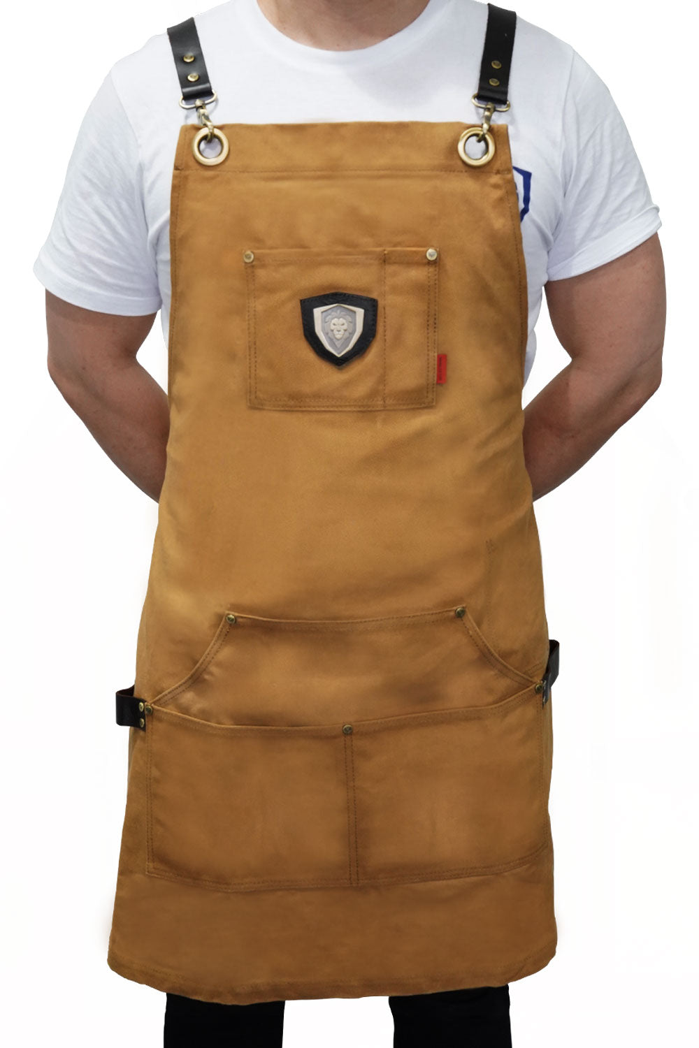 A man wearing the Dalstrong heavy-duty waxed canvas professional chef apron brown dessrt drifter.