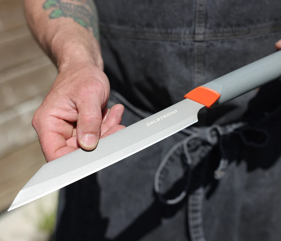 <h6>Smoother working surface.</h6><p>Food releases more cleanly off the head, so flipping, plating, and serving stay tidy through long sessions at the grill.</p>
