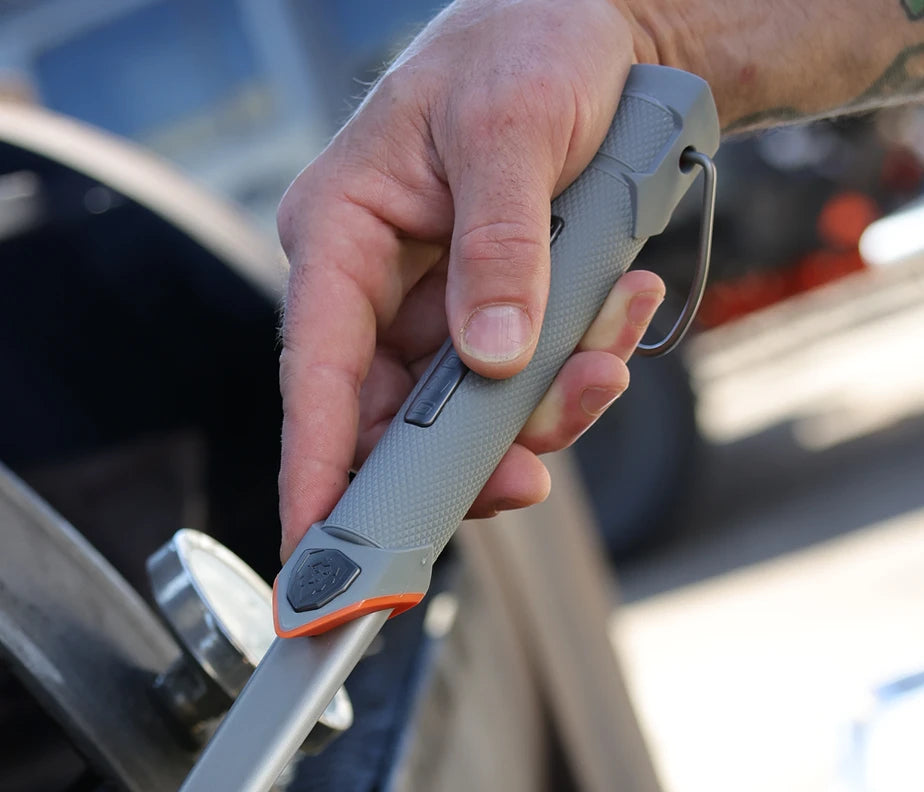<h6>Locked in your hand, every time.</h6><p>A soft-touch TPR overlay molded over a hard PP core, finished with a chiseled knurling pattern that keeps the handle firmly in your hand barehanded or through heavy gloves.</p>