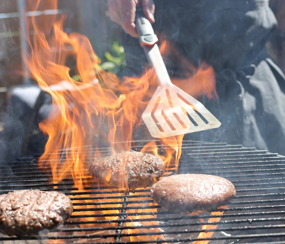 <h6>Friction-free.</h6><p>The sandblasted frosted finish creates a silky slicing experience, allowing you to glide through food with minimal drag.</p>