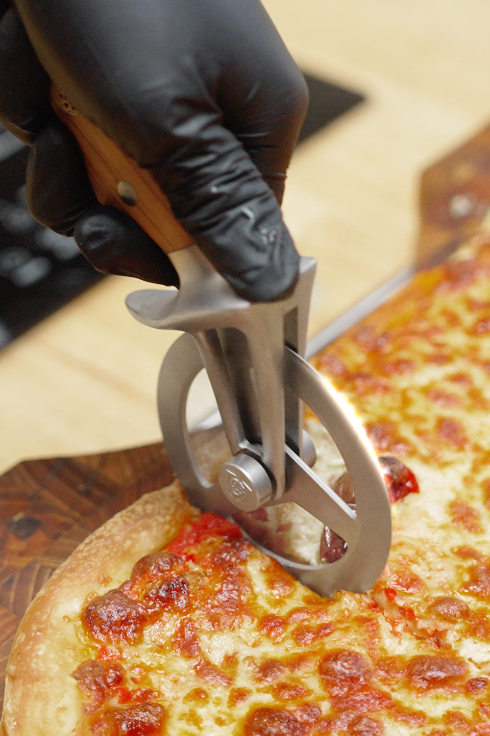 Pizza Wheel & Cutter | "The Orbit Razor" | Dalstrong ©