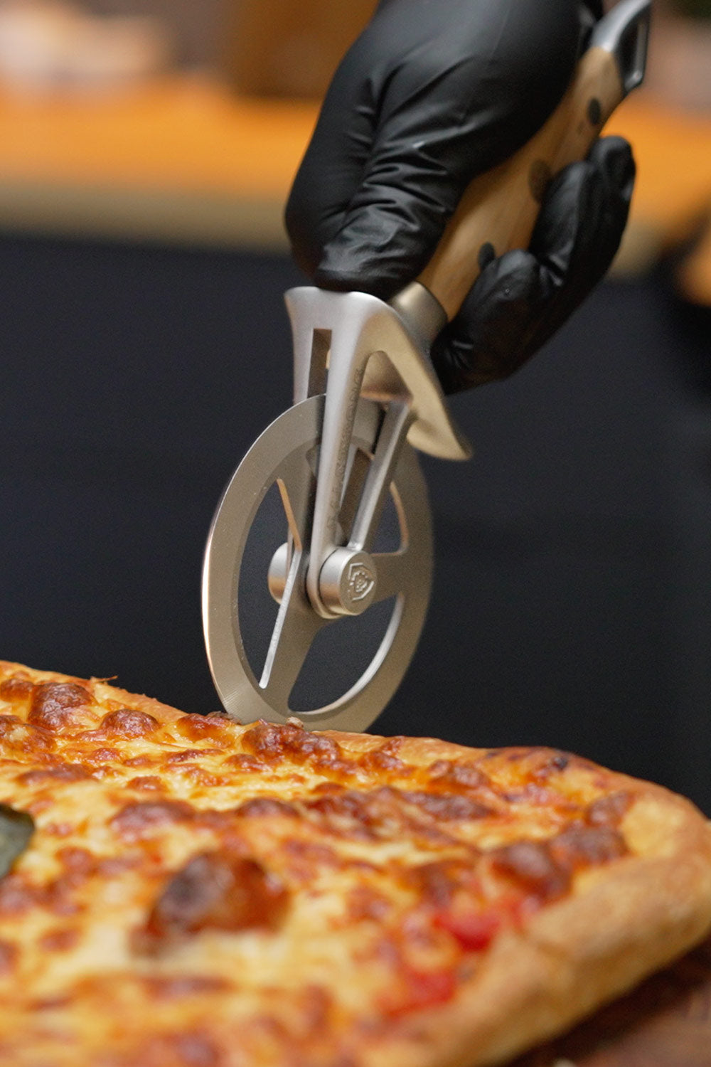 Pizza Wheel & Cutter | "The Orbit Razor" | Dalstrong ©