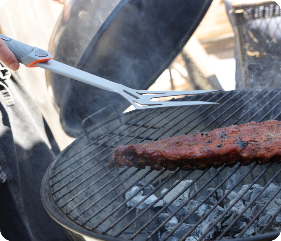 <h6>For the cooktop and the big reveal.</h6><p>Carry the brisket off the grate, set it down, carve through the bark, lift and plate. The transition from the work at the fire to the moment at the table.</p>