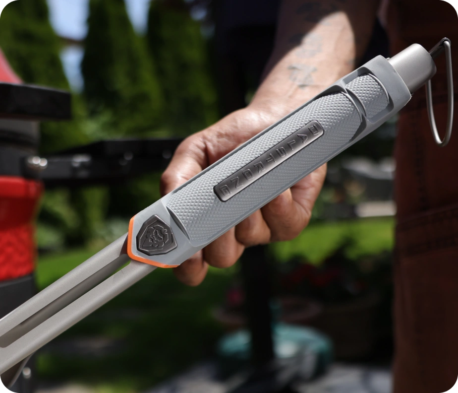 <h6>KNURLOX™ Ultra-Grip.</h6><p>Katalyst is engineered around KNURLOX™ Ultra-Grip — a tactile, soft-touch handle that holds firm barehanded, gloved, or working through grease and marinade.</p><h6>Lightweight build, heavy duty toughness.</h6><p>Stainless steel heads, Titanium Nitride coated for heat and corrosion resistance. The gear you grab without thinking and work with for hours on end, if that’s what the job calls for.</p>