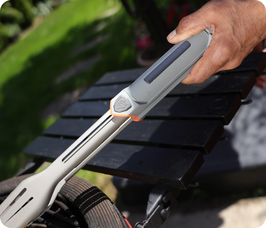 <h6><strong>Low maintenance, long haul.</strong></h6><p>Wipe down, dry off, store away. No oiling, no rust, no fuss. Made to keep working cook after cook.</p>
