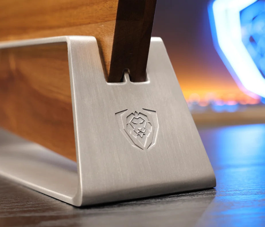 <h6>Stand it free, anywhere you like.</h6><p>The stainless dock holds the block upright and stable on its own, so it works at the center of an island as easily as against a backsplash.</p>