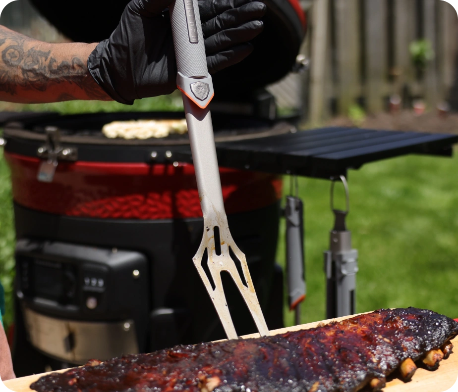 <h6>Built for direct heat.</h6><p>304 stainless steel is the standard for cookware that lives near fire. It shrugs off corrosion, takes high heat without warping, and stands up to impact when you’re pulling heavy cuts off the grates.</p><h6>Low maintenance, long haul.</h6><p>Wipe down, dry off, store away. No oiling, no rust, no fuss. Built to keep working cook after cook.</p>