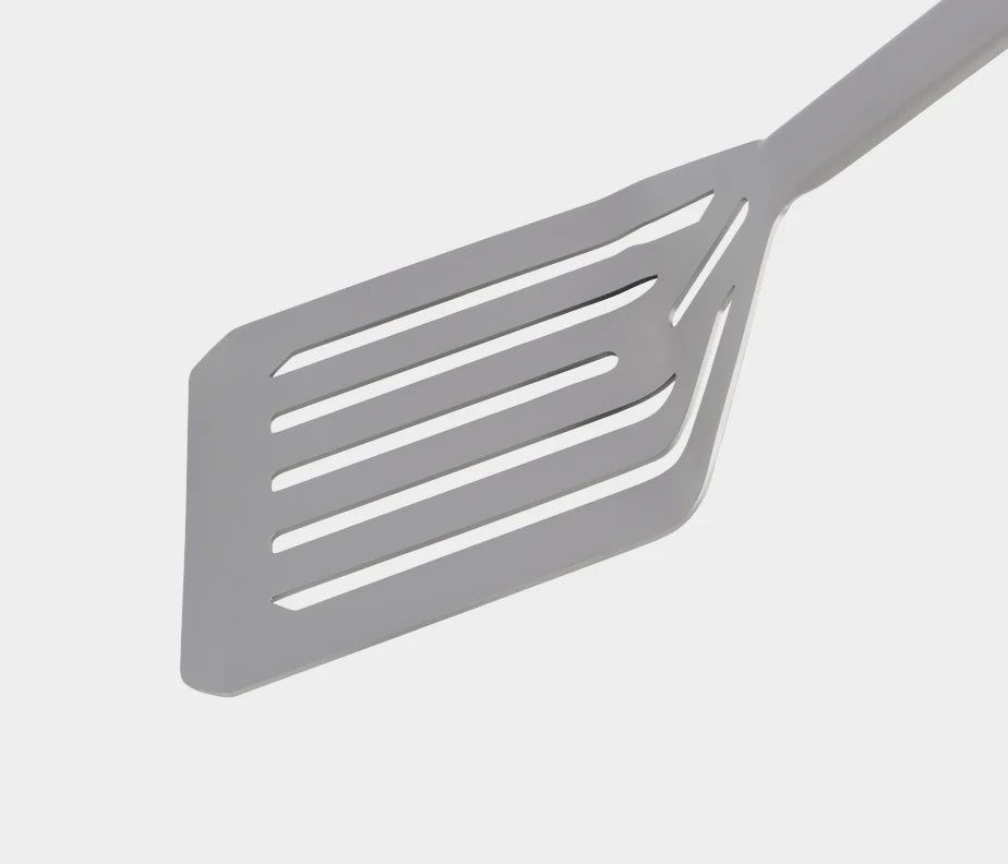 <h6>Comes back cook after cook.</h6><p>No oiling, no seasoning, no babying. Towel dry, hang or stack, ready for the next session. The coatings hold up to repeated cleans, and the corrosion resistance keeps the metal looking sharp through years of use.</p>