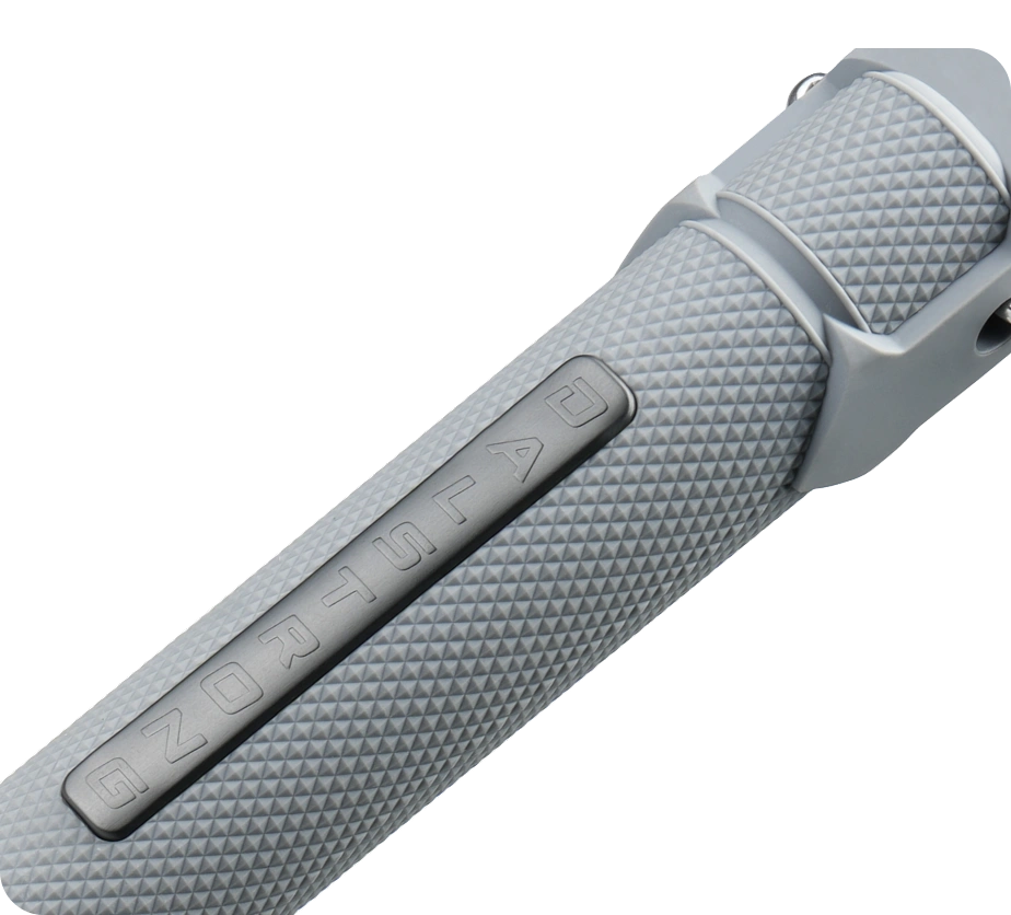 <h6>Locked in your hand, every time.</h6><p>A soft-touch TPR overlay molded over a hard PP core, finished with a chiseled knurling pattern that keeps the handle firmly in your hand barehanded or through heavy gloves.</p><h6>Built for real cooking.</h6><p>Grease, marinade, sauce, the long burn of a low-and-slow cook. The grip holds through all of it.</p>