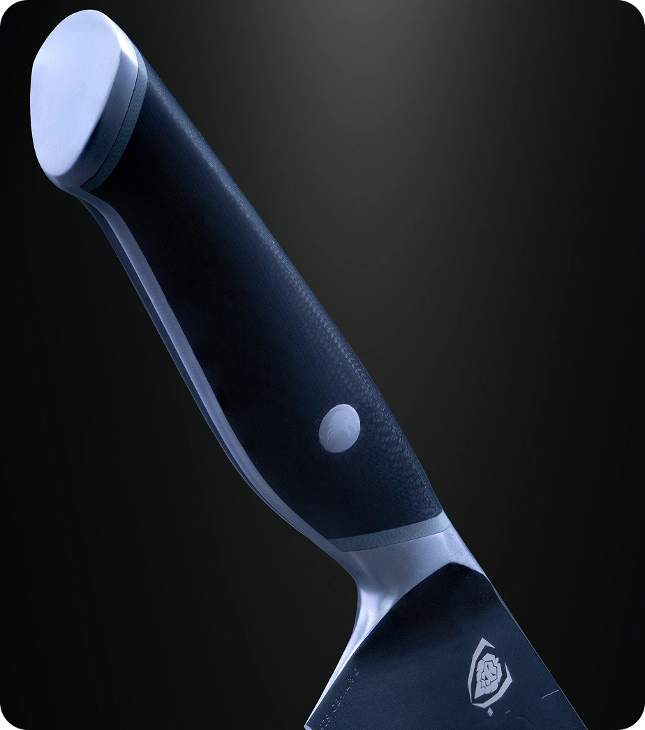 <h6>Pinch-grip optimized</h6><p>The pinch grip – the mark of a chef who knows how to handle a knife – is made easy here. Work with pure control and comfort without aggravating your thumb or your knuckles</p>