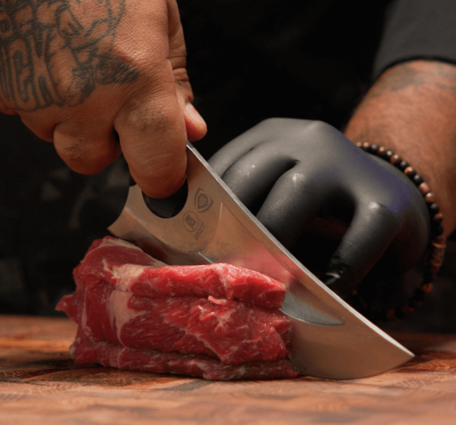 <h6>Pull through flesh</h6><p>The blade cut out and concave heel geometry gives you space to grip with more grit when you need to pull-cut through tough flesh.</p><h6>Pinch like a pro</h6><p>For more everyday cutting tasks, the sloped, hybrid bolster allows for a secure and comfortable pinch grip. </p>