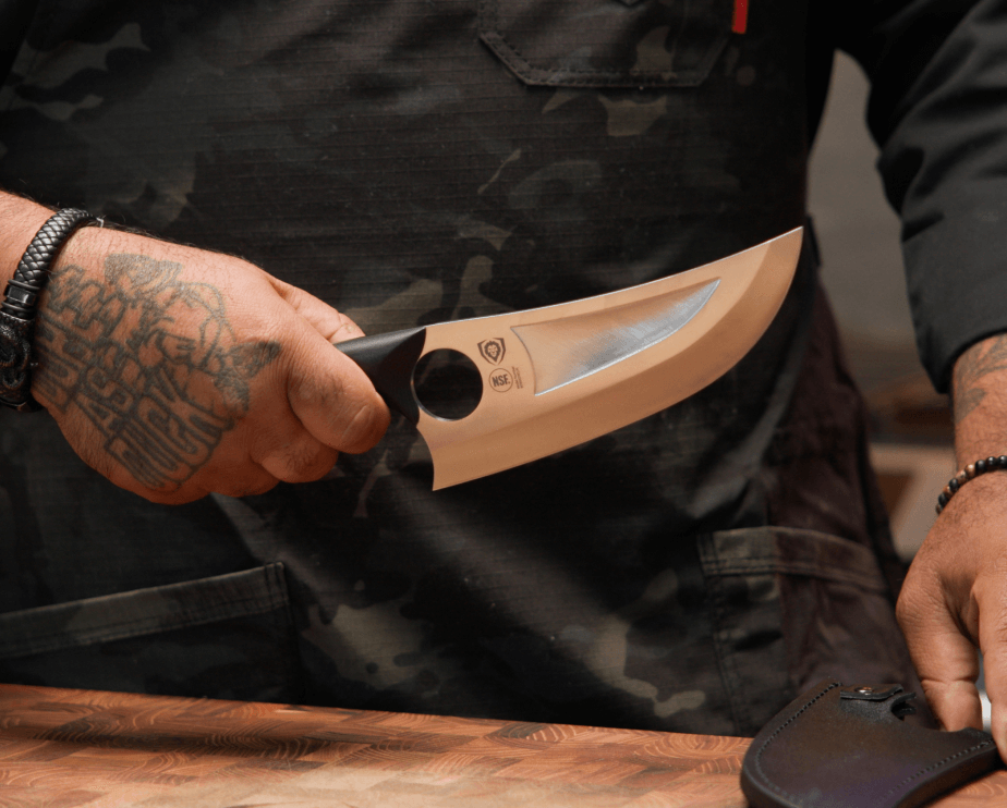 <h6>Make light work of heavy duty tasks</h6><p>Power through flesh and bones without a second thought. 7CR17MOV-X steel shrugs off impact, corrosion, and wear and tear.</p>