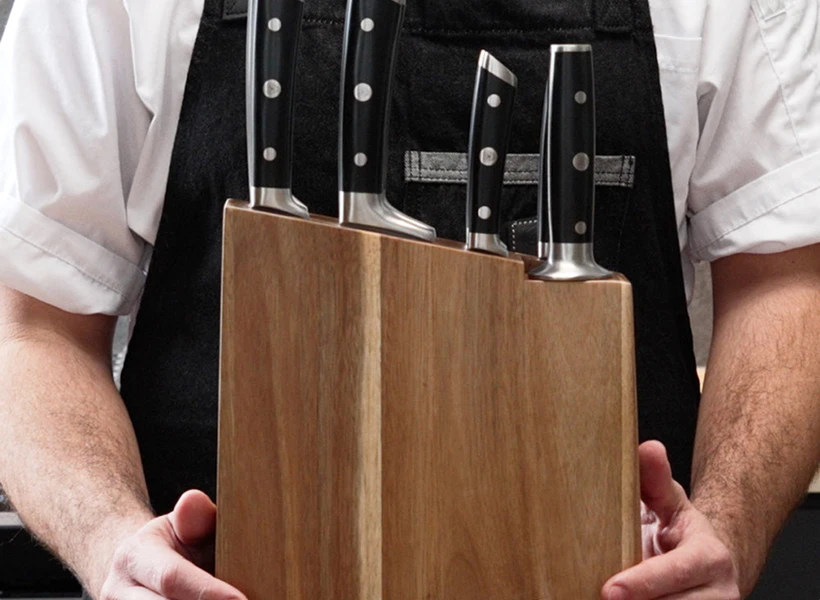 Outstanding craftsmanship! Love the Knives!