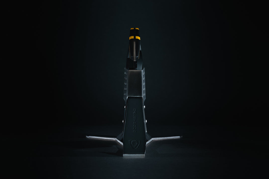 Batman Studio Forge™ | 8” Bladed Displayable Chef Knife & Display Stand | The Gotham City™ Edge