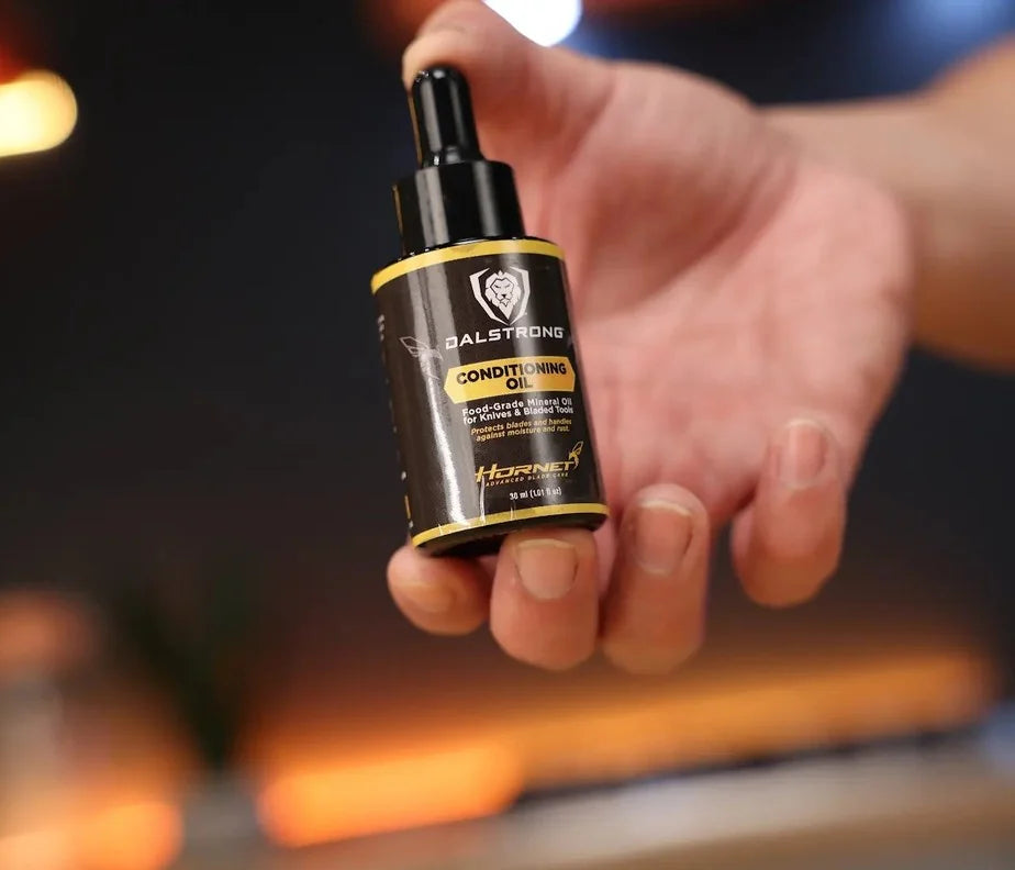 <h3>Keep moisture off your steel.</h3><p>100% USP-grade white mineral oil leaves a light protective film on high-carbon and stainless blades, helping stop rust before it starts.</p>