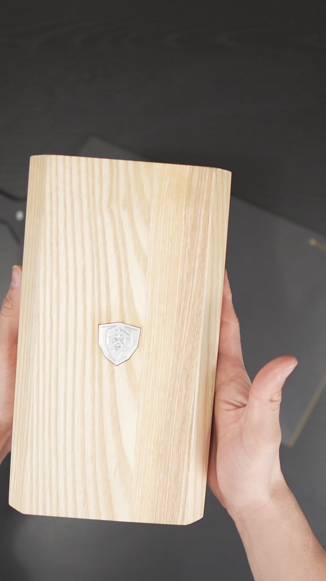 Unboxing the Dalstrong 18 slots universal knife block featuring it's wooden block.
