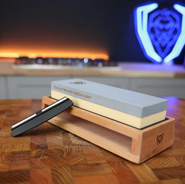 Dual-sided whetstone, beech wood base and sharpening angle guide